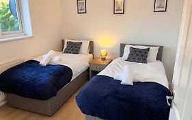 Kettering Service Accomodation 2Brh Freeparking Wifi Smart Tv Tea & Coffee