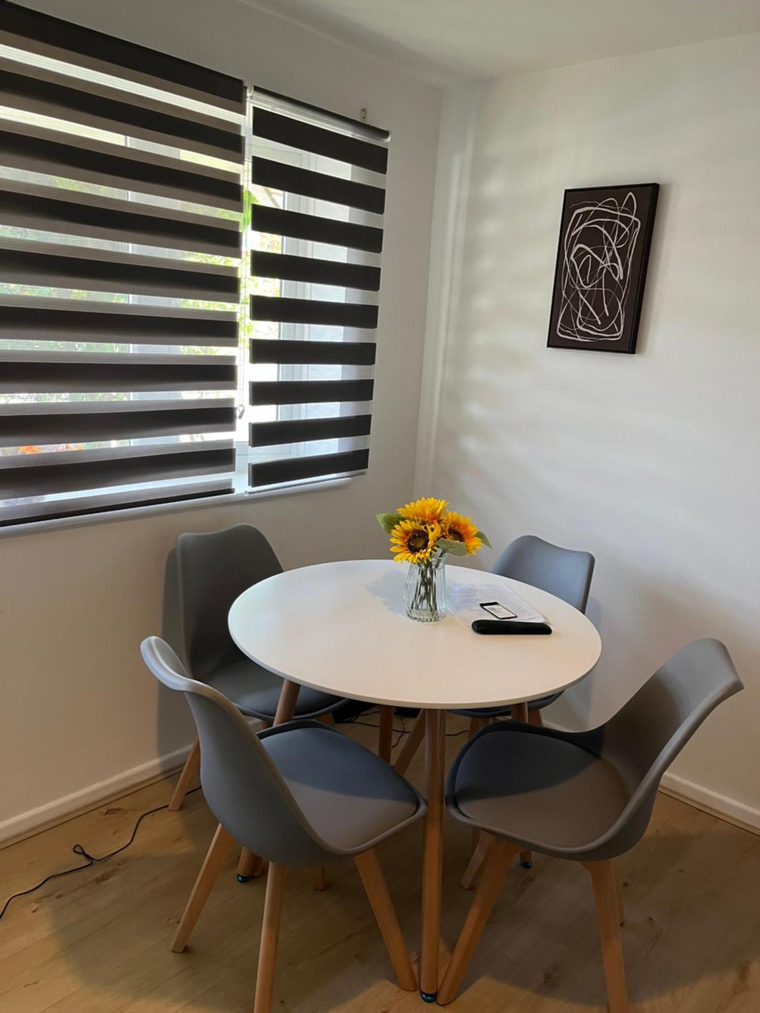 Kettering Service Accomodation 2Brh Freeparking Wifi Smart Tv Tea & Coffee Exterior photo